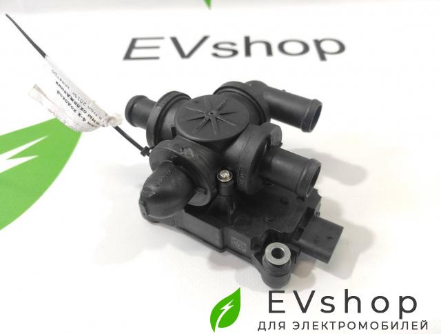 Клапан 4-х ходовой системы охлаждения Audi e-tron 1 поколение 2019, электро, 4KE963375 - фото №1