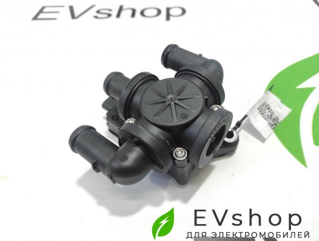 Клапан 3-х ходовой системы охлаждения Audi e-tron 1 поколение 2019, электро, 4KE963375K - фото №1