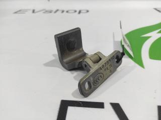 петля крышки багажника Audi e-tron 1 поколение 2019, электро, 8U0827299E