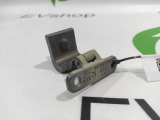 петля крышки багажника Audi e-tron 1 поколение 2019, электро, 8U0827300E