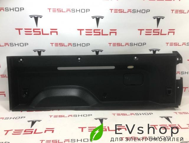 Накладка багажника внутренняя (пластик) Rivian R1T 1 поколение 2022, PT00016619, PT00000468, PT00002098-K, PT00000358-F, PT00000368 - фото №1