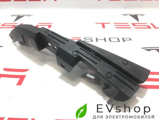 Кронштейн накладки колесной арки Rivian R1T 1 поколение 2022, PT00017896, PT00017893, PT00003210, PT00009497, PT00000364, PT00002137 - фото №1