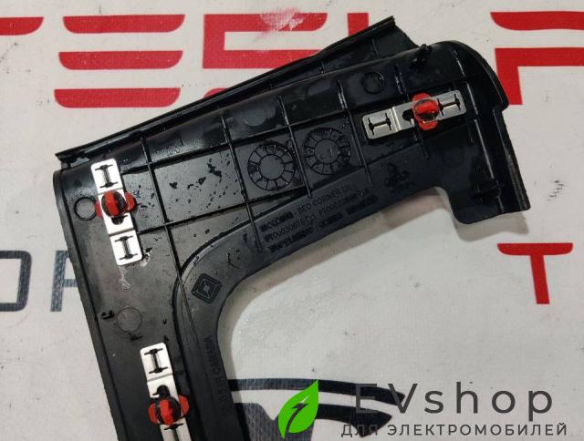 Накладка багажника внутренняя (пластик) Rivian R1T 1 поколение 2022, PT00030676, PT00032836 - фото №1