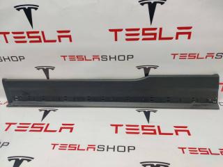 накладка двери внутренняя передняя правая Rivian R1T 1 поколение 2022, PT00015999-G, PT00016004-G