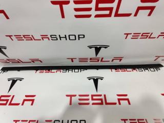 накладка двери внутренняя передняя правая Rivian R1T 1 поколение 2022, PT00016004-G, PT00041146B