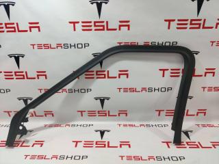 накладка двери внутренняя передняя правая Rivian R1T 1 поколение 2022, PT00001182