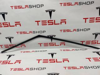 молдинг двери передней правой Rivian R1T 1 поколение 2022, PT00018089