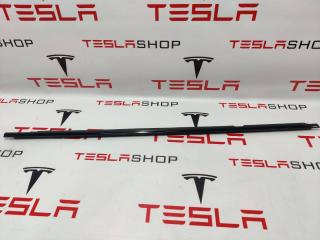 молдинг двери передней правой Rivian R1T 1 поколение 2022, PT00002203, PT00041977