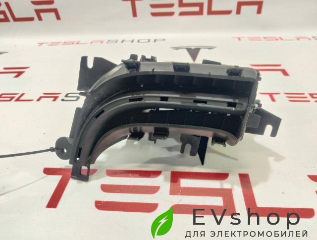 Воздуховод центральной панели (водительский) Rivian R1T 1 поколение 2022, PT00013537, 2652229B-6A - фото №1