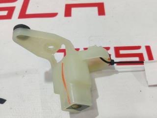 Кронштейн крепления обшивки двери Rivian R1T 1 поколение 2022, PT00033671D, PT00239338