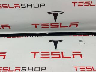 молдинг двери передней левой Rivian R1T 1 поколение 2022, PT00002203, PT00041939