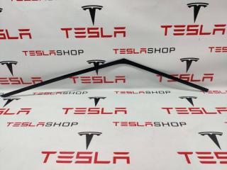 молдинг двери передней левой Rivian R1T 1 поколение 2022, PT00018089