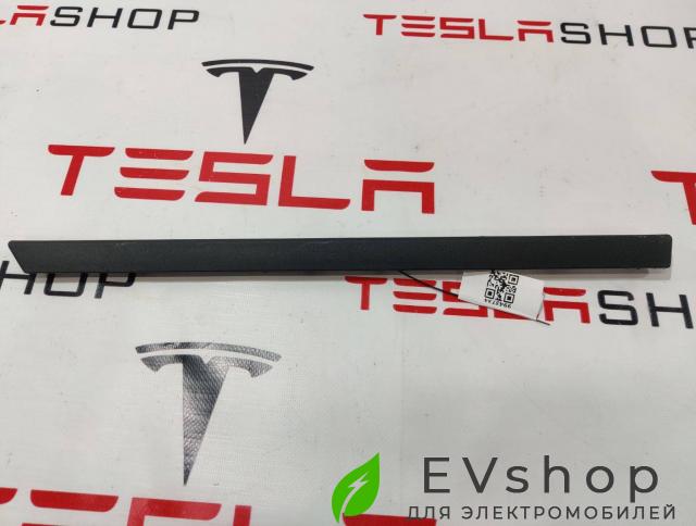 накладка двери внутренняя задняя левая Rivian R1T 1 поколение 2022, PT00041147B - фото №1