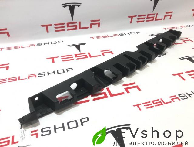 крепление фары левой Rivian R1T 1 поколение 2022, PT00000466H - фото №1