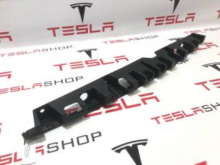 крепление фары левой Rivian R1T 1 поколение 2022, PT00000466H