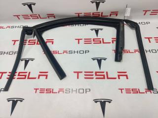 Уплотнитель стекла Rivian R1T 1 поколение 2022, PT00002211, PT00042001-F