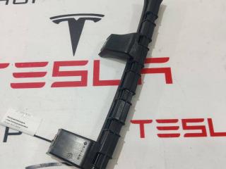 направляющая стеклоподъемника переднего Rivian R1T 1 поколение 2022, PT00002301, PT00046233