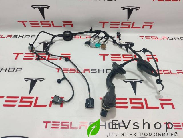 Электропроводка двери Rivian R1T 1 поколение 2022, 35591302, C600000560-J - фото №1