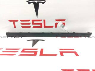 накладка двери внутренняя задняя правая Rivian R1T 1 поколение 2022, PT00041148B