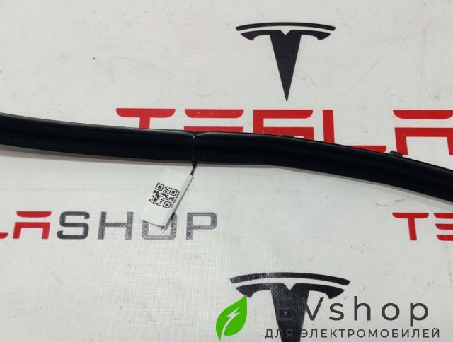 Уплотнитель стекла внутренний двери Rivian R1T 1 поколение 2022, PT00001134, PT00001137, PT00001155, PT00002202 - фото №1