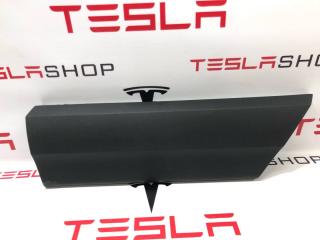 молдинг двери задней левой Rivian R1T 1 поколение 2022, PT00000333-J, PT00002125-G