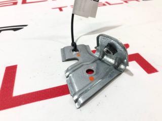 Кронштейн крепления обшивки двери Rivian R1T 1 поколение 2022, PT00239341