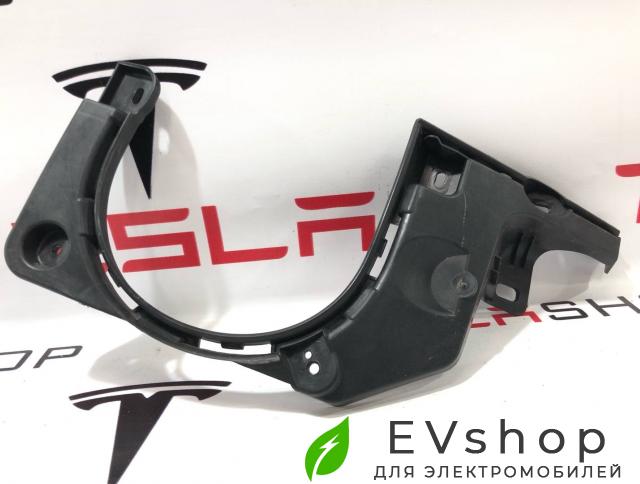 крепление фары левой Rivian R1T 1 поколение 2022, PT00000465H - фото №1