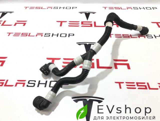Патрубок системы охлаждения (RIVIAN R1T) Rivian R1T 1 поколение 2022, PT00061735, PT00001714 - фото №1
