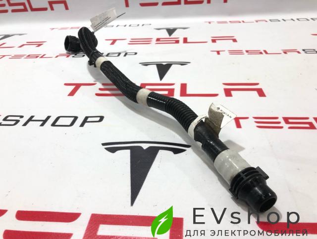 Патрубок системы охлаждения (RIVIAN R1T) Rivian R1T 1 поколение 2022, PT00061706-E - фото №1
