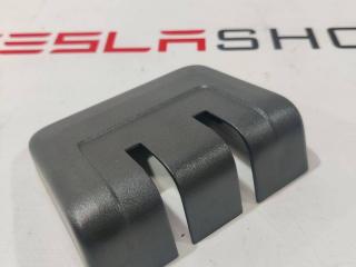 Накладка 2-го ряда сидений Rivian R1T 1 поколение 2022, PT00030862-E, PT00030861-E, PT00051521-C