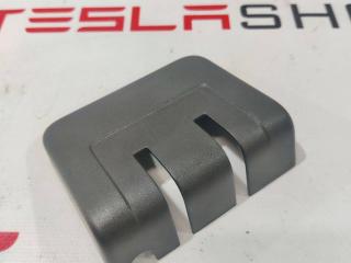 Накладка 2-го ряда сидений Rivian R1T 1 поколение 2022, PT00030862-E, PT00030861-E, PT00051521-C