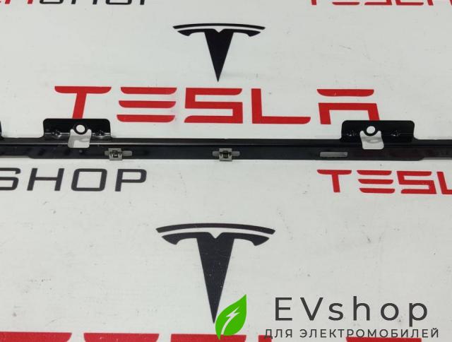 Кронштейн крепления порога Rivian R1T 1 поколение 2022, PT00054345 - фото №1