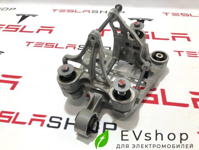 кронштейн компрессора кондиционера Rivian R1T 1 поколение 2022, PT00001677, PT00001678, PT00031139, PT00031140 - фото №1