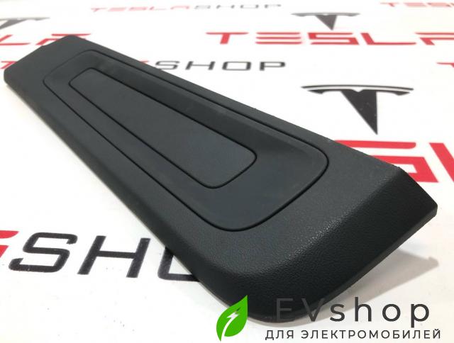 Заглушка салазки сиденья Rivian R1T 1 поколение 2022, PT00047518 - фото №1