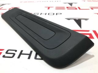 Заглушка салазки сиденья Rivian R1T 1 поколение 2022, PT00047518