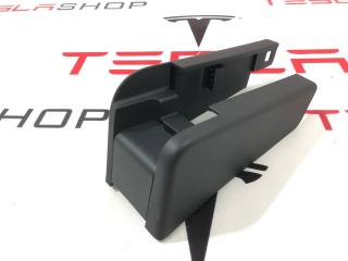 Заглушка салазки сиденья Rivian R1T 1 поколение 2022, 88285-SRT000, PT00003281