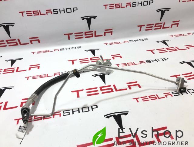 трубка кондиционера Rivian R1T 1 поколение 2022, PT00001689-F - фото №1