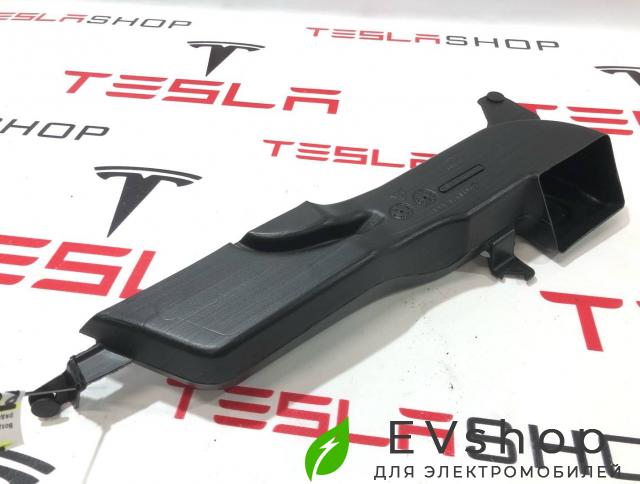 Воздуховод заднего ряда Rivian R1T 1 поколение 2022, PT00011945-E - фото №1