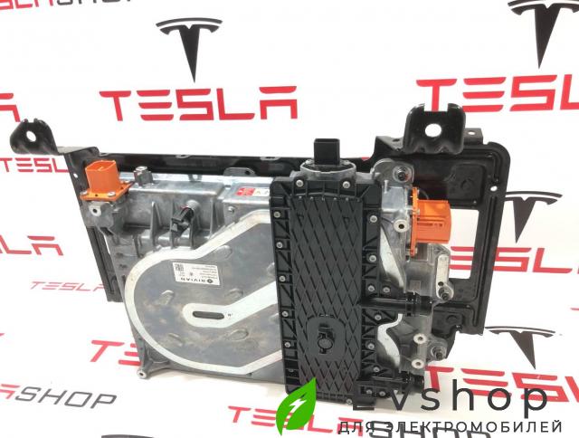 Блок чарджера Rivian R1T 1 поколение 2022, PT00048313-E - фото №1