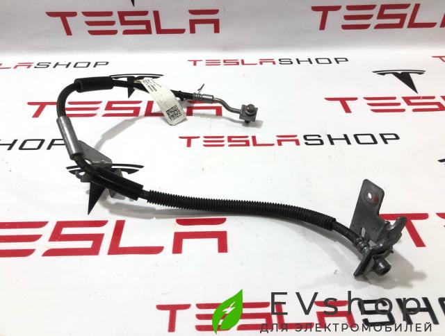 шланг тормозной Rivian R1T 1 поколение 2022, PT00000709-J01 - фото №1