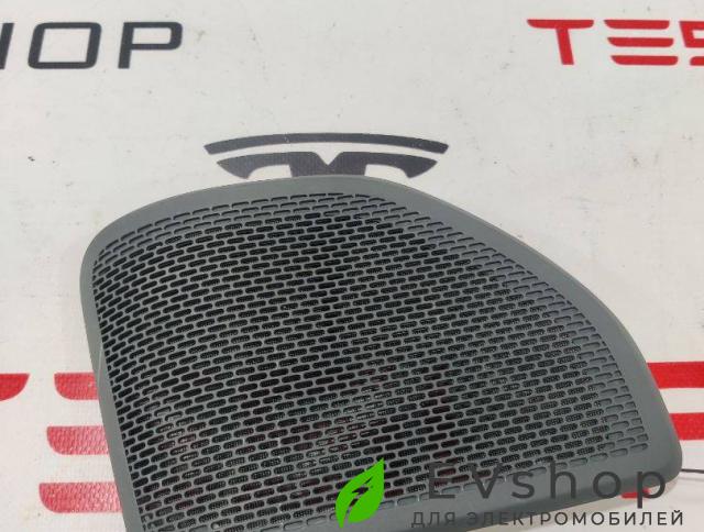 Декоративная накладка Rivian R1T 1 поколение 2022, PT00033082-C, PT0003380-C - фото №1