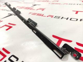 Кронштейн крепления порога Rivian R1T 1 поколение 2022, 00054347B