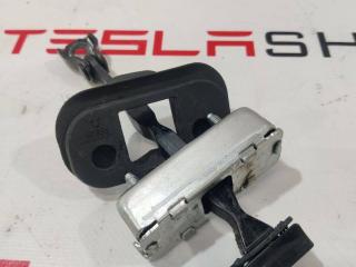 ограничитель открывания двери Rivian R1T 1 поколение 2022