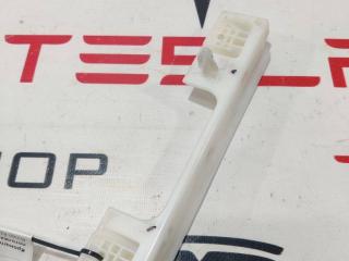 Кронштейн крепления потолка и панорамного стекла Rivian R1T 1 поколение 2022, D6800236