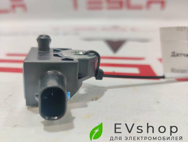 датчик удара Rivian R1T 1 поколение 2022, PT00001456 - фото №1