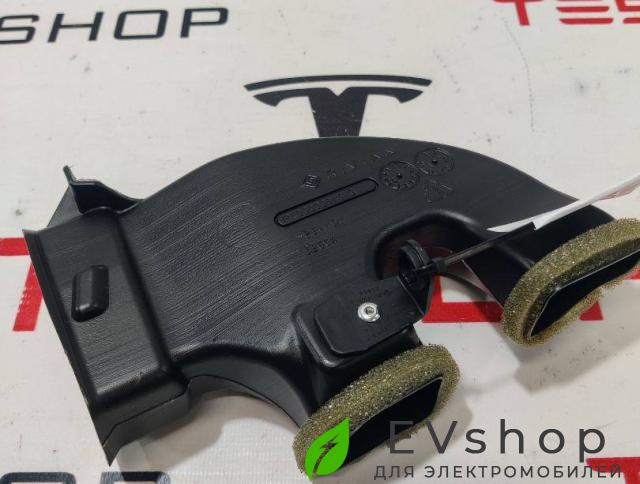 Воздуховод центральной панели Rivian R1T 1 поколение 2022, PT00000845-G - фото №1