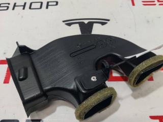 Воздуховод центральной панели Rivian R1T 1 поколение 2022, PT00000845-G