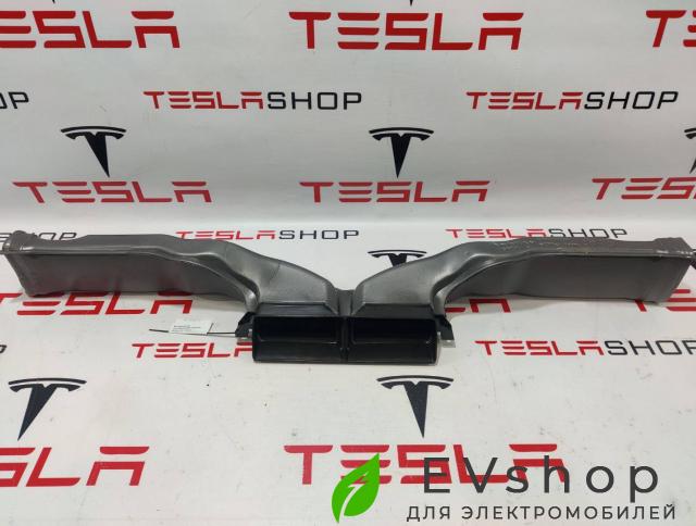 Воздуховод центральной панели Rivian R1T 1 поколение 2022, PT00038594 - фото №1