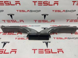 Воздуховод центральной панели Rivian R1T 1 поколение 2022, PT00038594