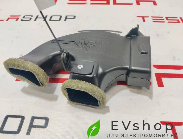 Воздуховод центральной панели Rivian R1T 1 поколение 2022, PT00000844-G - фото №1